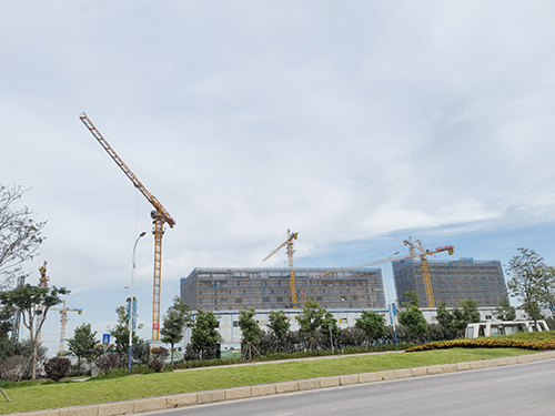 建筑塔式起重机