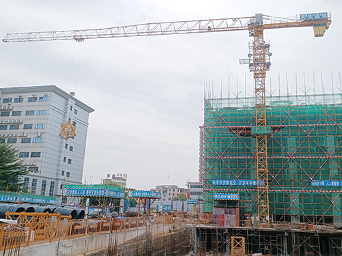 工地塔式起重机